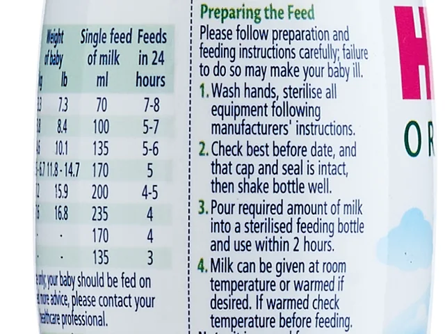 The preparation steps on the side of the First Infant Milk bottle